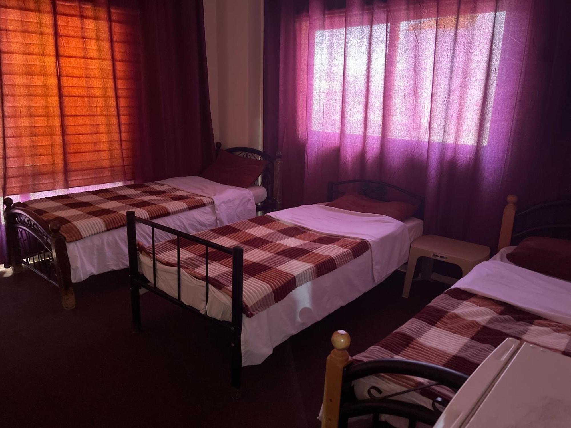 Pizza Street Hostel 亚喀巴 外观 照片