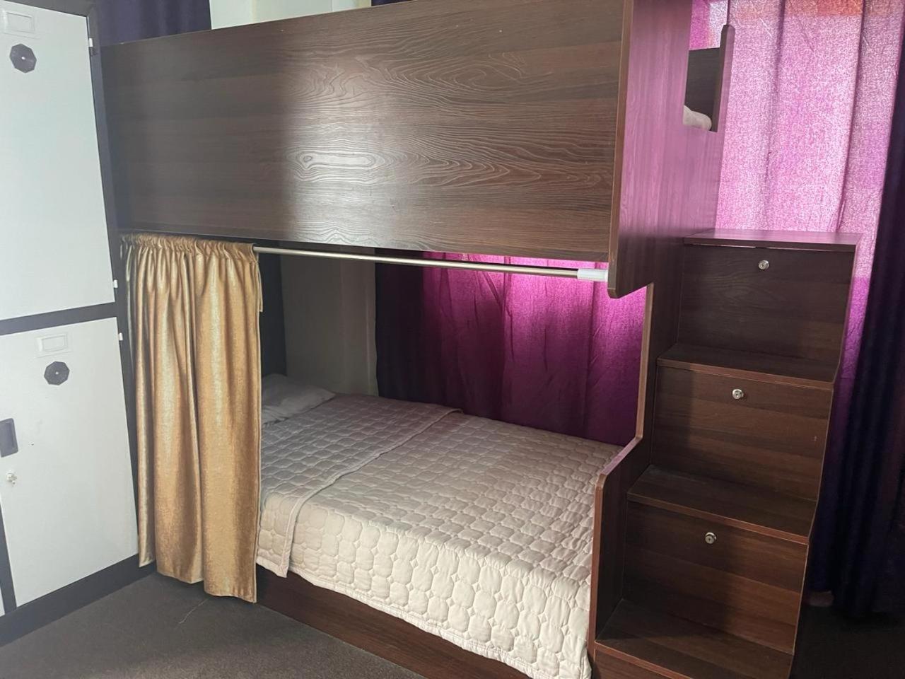Pizza Street Hostel 亚喀巴 外观 照片