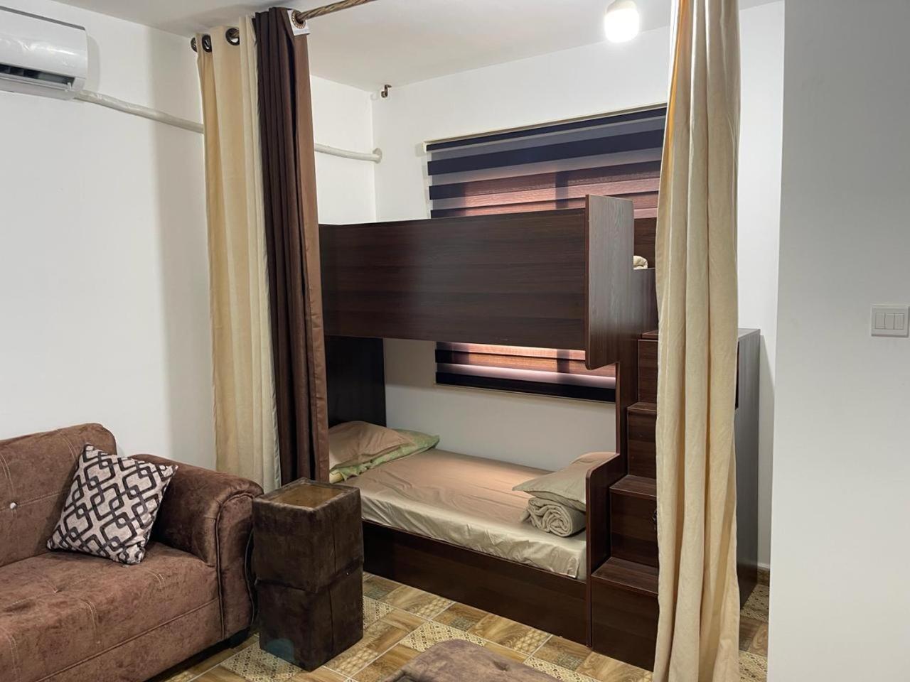 Pizza Street Hostel 亚喀巴 外观 照片